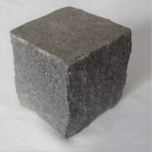 Kostka gabro cięto-łupana 10x10x8 cm