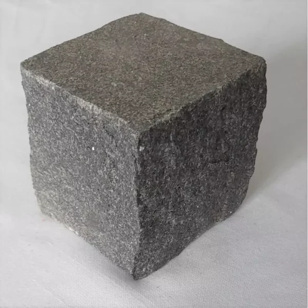 Kostka gabro cięto-łupana 10x10x8 cm